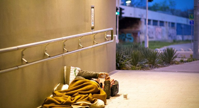 En réponse à la crise de la Covid-19, un expert indépendant de l'ONU en appelle à une Europe sociale plus ambitieuse